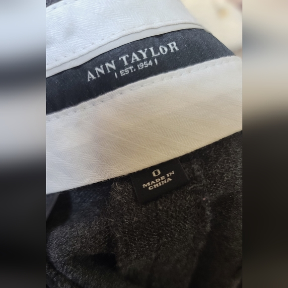 3 Pieces - Wool Ann Taylor Suit with Skirt AND Wide Legged Pants - Picture 12 of 13